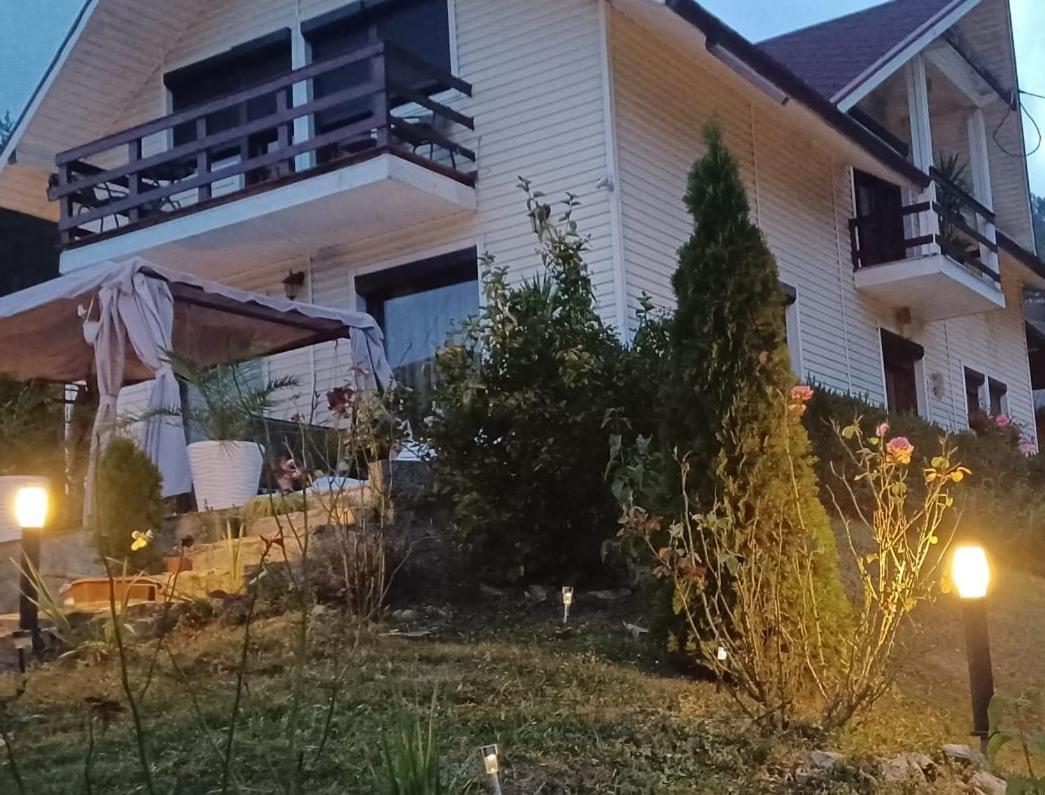 피아트라네암츠 Casa Irina 빌라 외부 사진