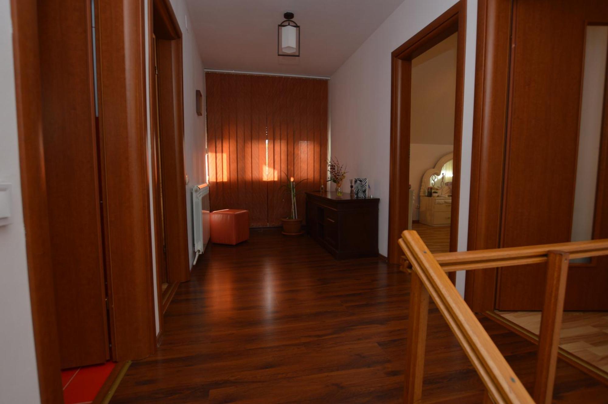 피아트라네암츠 Casa Irina 빌라 외부 사진